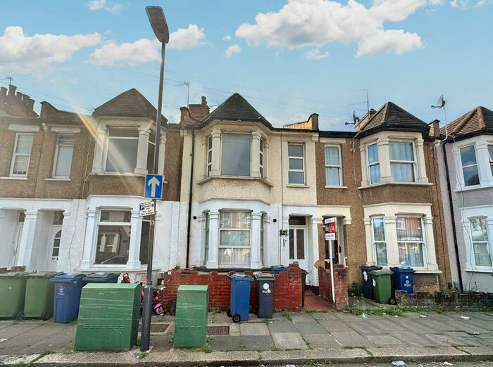 Houses for sale in Thurlby Close, Harrow, HA1