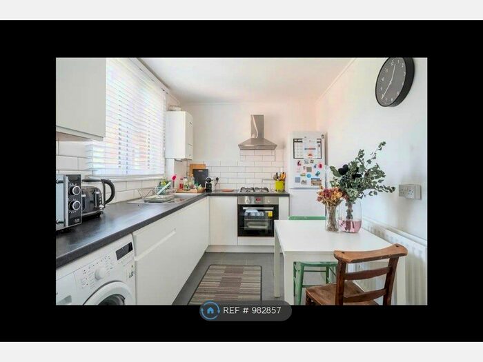 2 Bedroom Flat To Rent In Banister House, London, E9