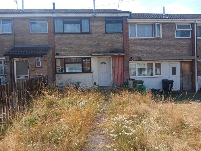 3 Bedroom Town House For Sale In Woodgreen Road, Northfields, Leicester, LE4