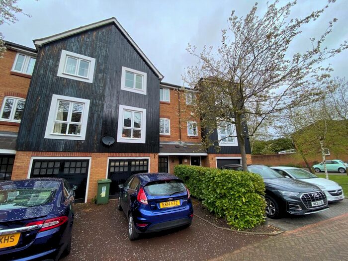 4 Bedroom House To Rent In Imperial Way, Hemel Hempstead, HP3