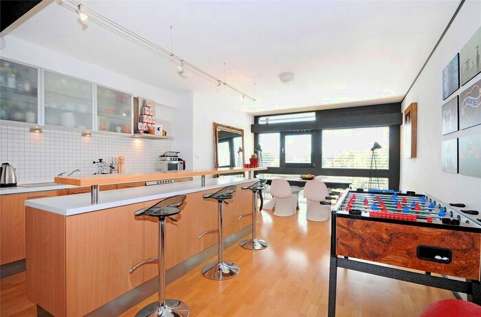 3 Bedroom Flat To Rent In Victoria Villas, Richmond, Surrey, TW9