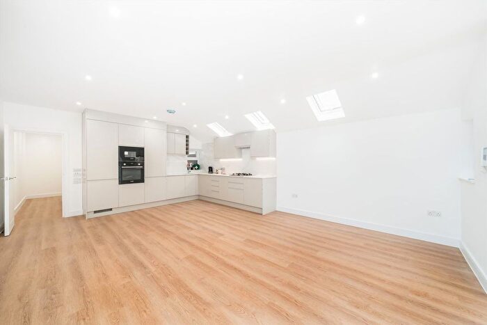 3 Bedroom Flat To Rent In Larch Road, Willesden, NW2