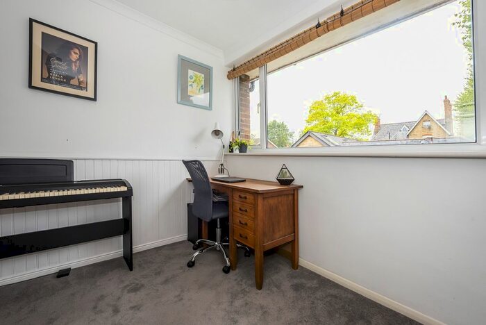 2 Bedroom Flat To Rent In Belvedere Close, Teddington, TW11