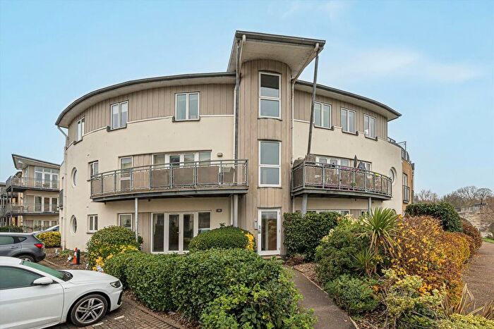 2 Bedroom Flat To Rent In Bridge Wharf, Chertsey, KT16