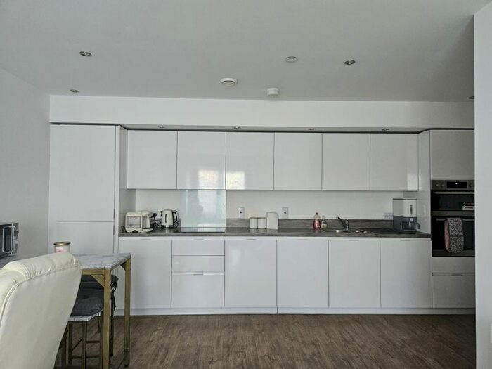 2 Bedroom Flat To Rent In Brooklands Court, Luton, Bedfordshire, LU2