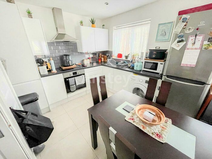 1 Bedroom Flat To Rent In One Bedroom - Ground Floor Flat - Shirley, SO15