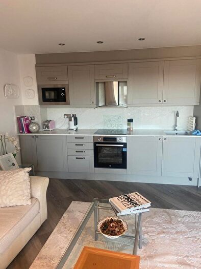 2 Bedroom Flat To Rent In Islington Gates, Fleet Street, Birmingham, West Midlands, B3