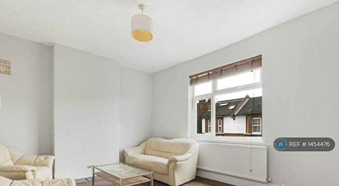 2 Bedroom Flat To Rent In Addiscombe Court Road, Croydon, CR0