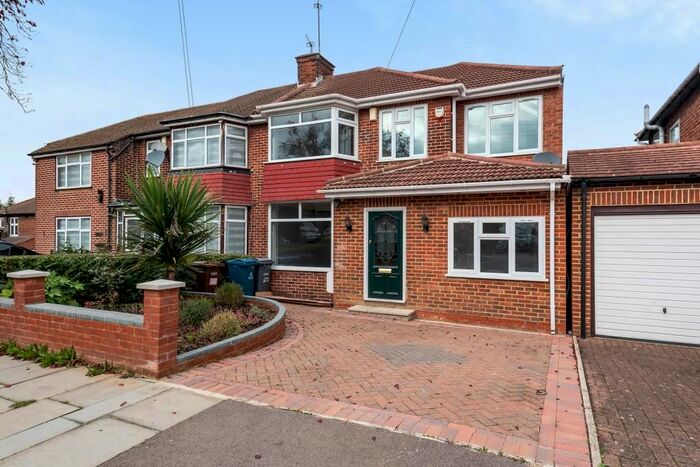 4 Bedroom Semi-Detached House To Rent In Broadcroft Avenue, Stanmore HA7