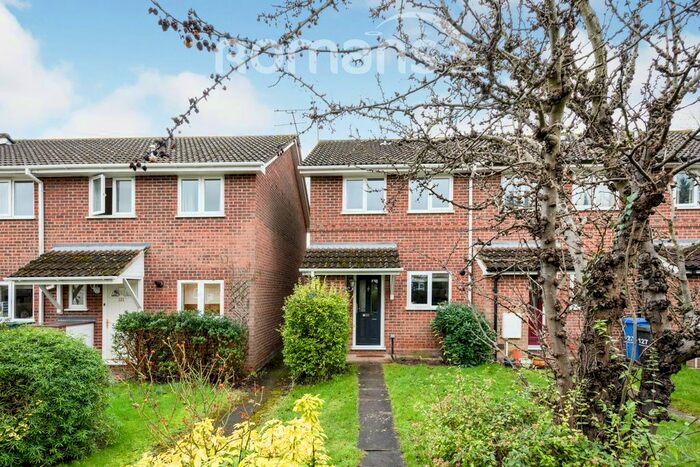 2 Bedroom End Of Terrace House To Rent In Ravenscroft, Hook RG27