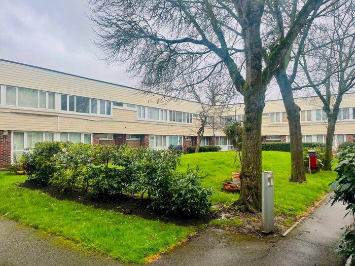 Studio To Rent In Daimler Way, Wallington, SM6