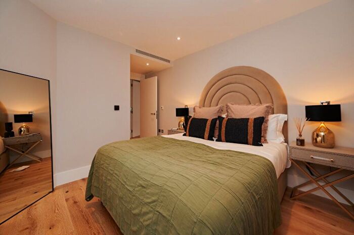 2 Bedroom Apartment To Rent In Flat, Baker Street, London, NW1