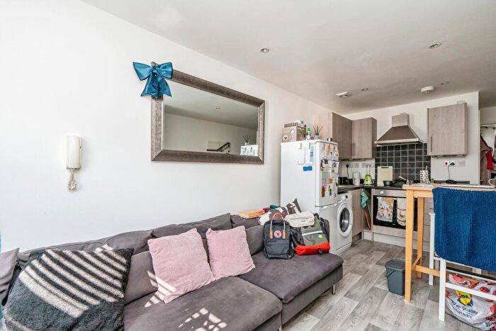 1 Bedroom Flat For Sale In Manor Park Avenue, Portsmouth, Hampshire, PO3