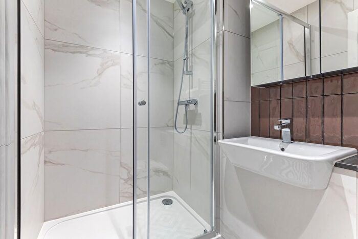 3 Bedroom Flat To Rent In Uncle Acton, Victoria Road, London, Acton, W3