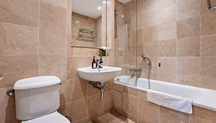 2 Bedroom Apartment To Rent In Westferry Circus, London, E14
