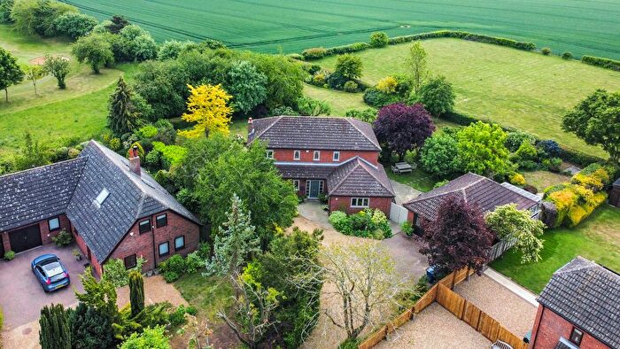 4 Bedroom Detached House For Sale In Thruffle Way, Bar Hill, CB23