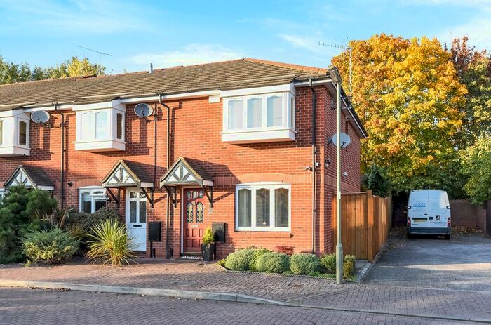3 Bedroom End Of Terrace House To Rent In Eyston Drive, Weybridge KT13