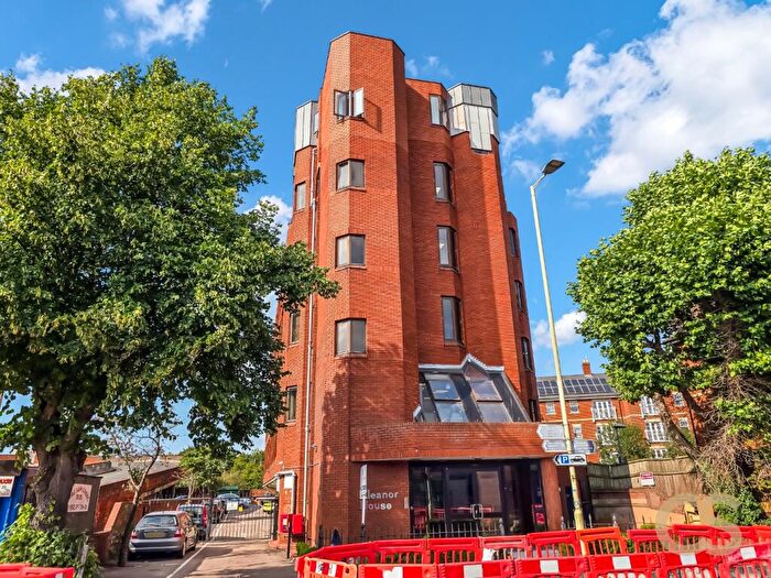 2 Bedroom Flat For Sale In Eleanor House, - Eleanor Cross Road, Waltham Cross, Hertfordshire, EN8