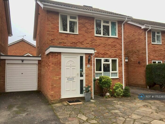 3 Bedroom Detached House To Rent In Findhorn Close, College Town, Sandhurst, GU47