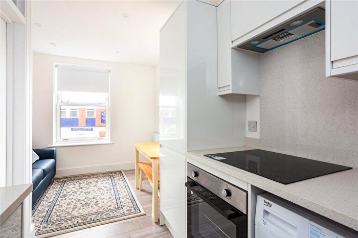 2 Bedroom Apartment To Rent In City Road, Winchester, Hampshire, SO23