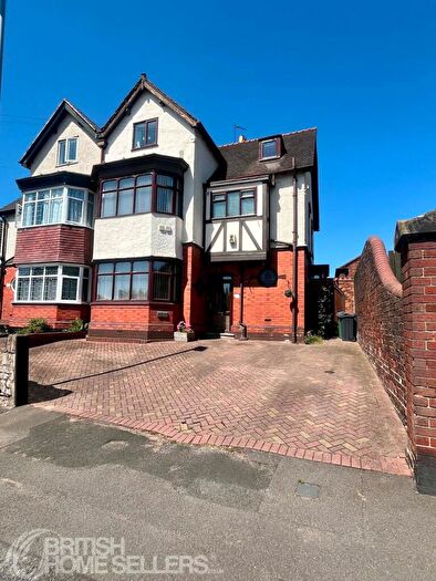 7 Bedroom Semi-Detached House For Sale In Heath Lane, West Bromwich, West Midlands, B71