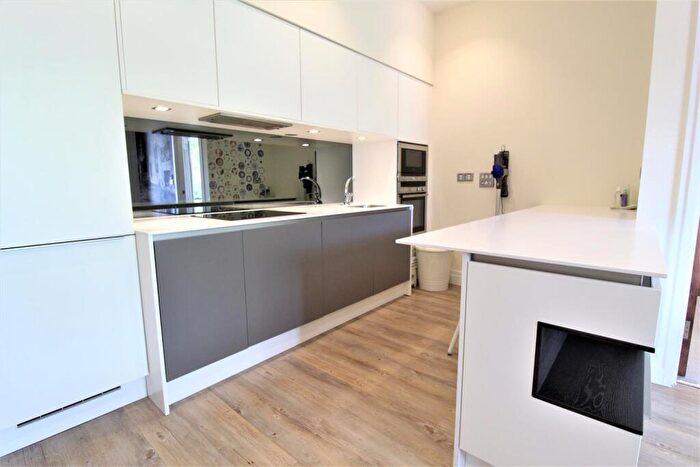 2 Bedroom Apartment To Rent In Clarendon Avenue, Leamington Spa, CV32