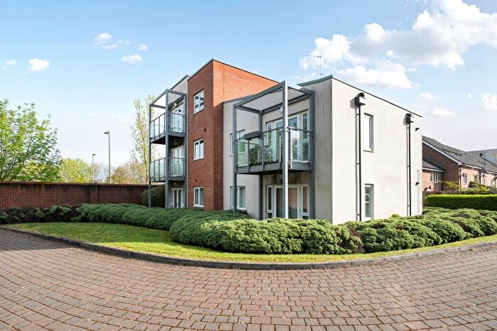 2 Bedroom Flat For Sale In Lowe Gardens, Basingstoke, RG24