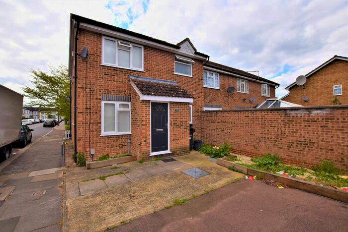 1 Bedroom End Of Terrace House To Rent In Staines Road, Ilford, IG1