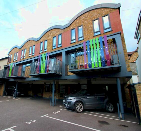 3 Bedroom Property To Rent In Vale Road, Bushey, WD23