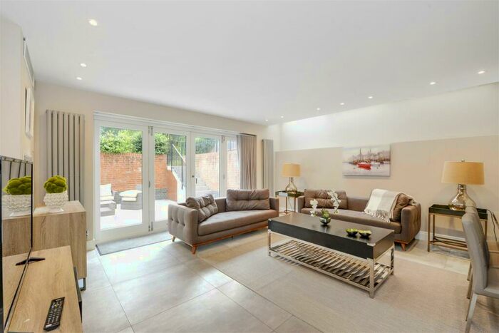 2 Bedroom Apartment To Rent In Lyndhurst Road, London, NW3