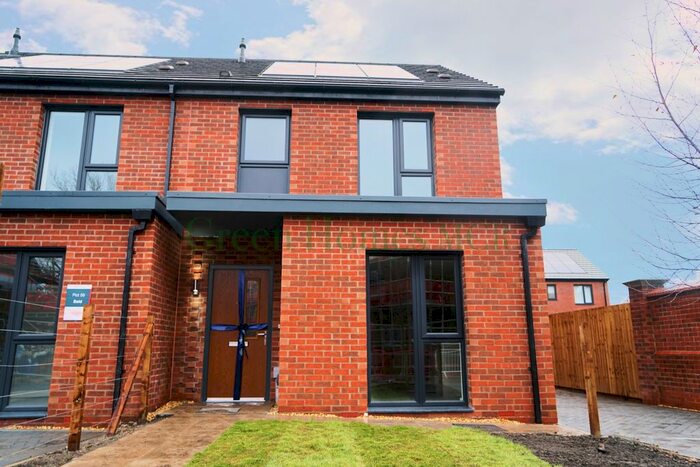 3 Bedroom Semi-Detached House To Rent In Scanlon Lane, Salford, M5