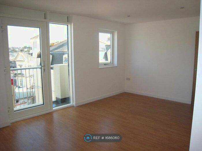 1 Bedroom Flat To Rent In Headland Park House, Plymouth, PL4
