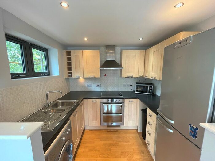 2 Bedroom Flat To Rent In Woodins Way, Oxford, OX1