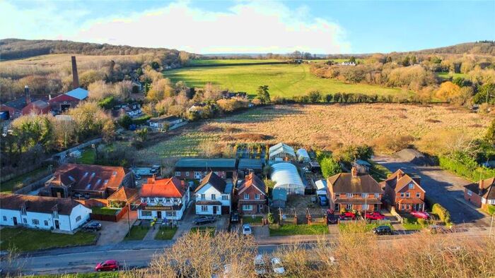 2 Bedroom Detached House For Sale In Bath Road, Knowl Hill, Reading, Berkshire, RG10