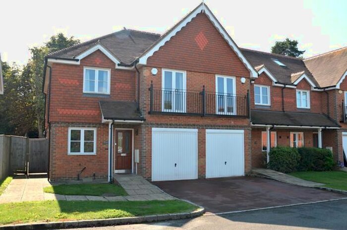 3 Bedroom Semi-Detached House To Rent In Bramley Grove, Ashtead, KT21