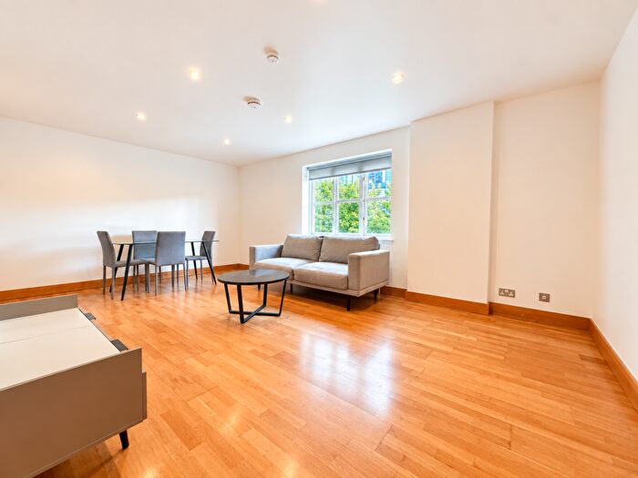 2 Bedroom Apartment To Rent In Kingsley Mews, London, E1W
