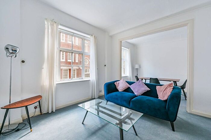 2 Bedroom Flat To Rent In Hertford Street, Mayfair, London, W1J