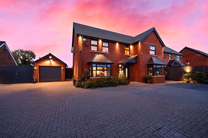 4 Bedroom Detached House For Sale In Sandy Road, Willington, Bedford, MK44