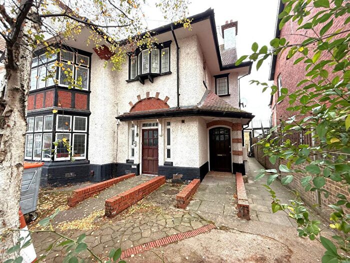 6 Bedroom Semi Detached House For Sale In Conway Road, Beech Hill, Luton, Bedfordshire, LU4
