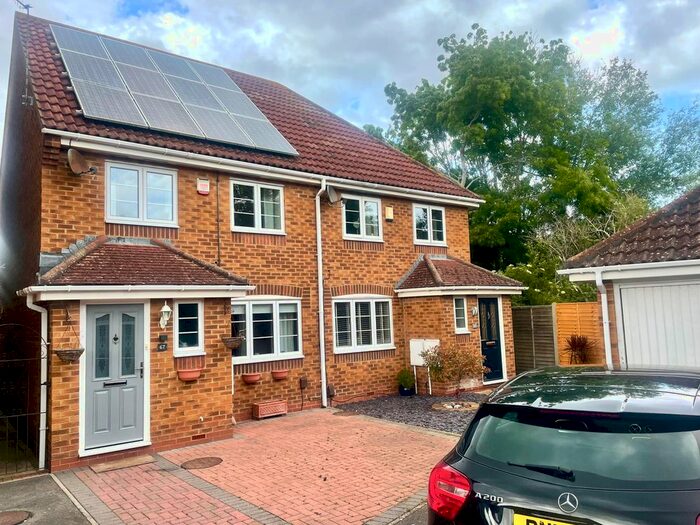 3 Bedroom Semi-Detached House To Rent In Watersmeet, Fareham, PO16
