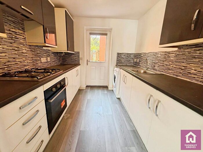 2 Bedroom Flat To Rent In Flixton Road, Manchester, Greater Manchester, M13