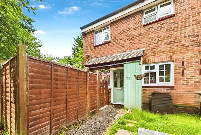 1 Bedroom End Of Terrace House To Rent In Hazelbank Road, Chertsey, Surrey, KT16