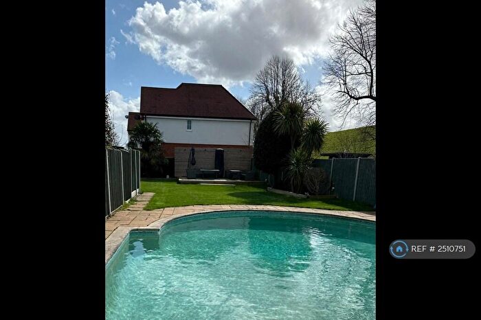 4 Bedroom Detached House To Rent In Hurst Road, West Molesey, KT8