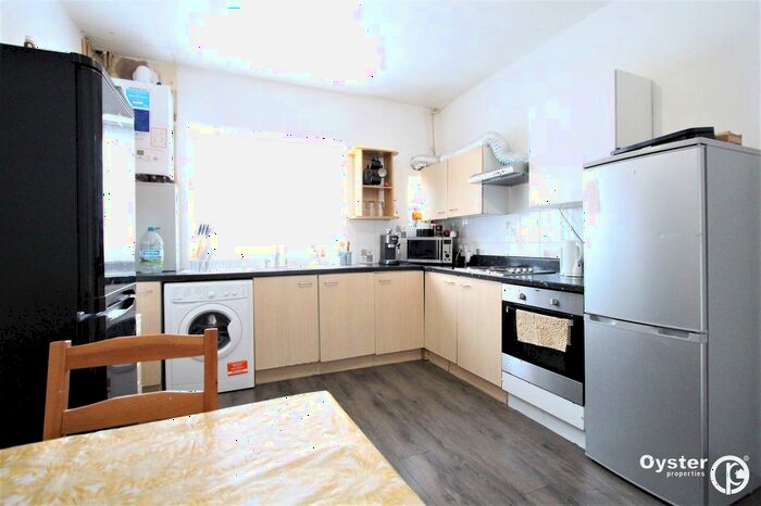 3 Bedroom Flat To Rent In Honeypot Lane, Stanmore, HA7