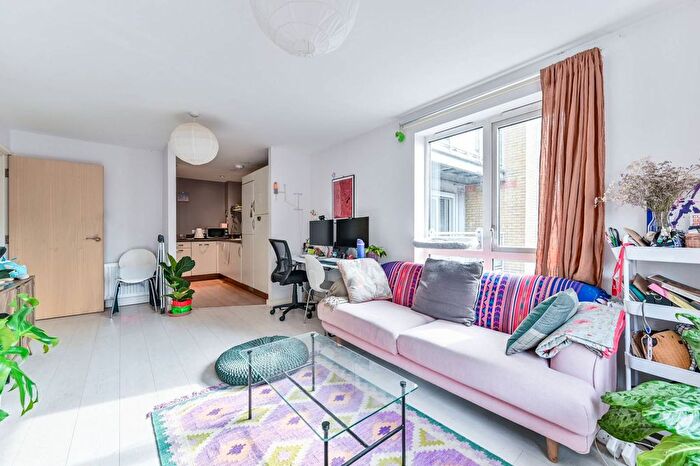 1 Bedroom Flat For Sale In Seven Sisters Road, Finsbury Park, London, N4