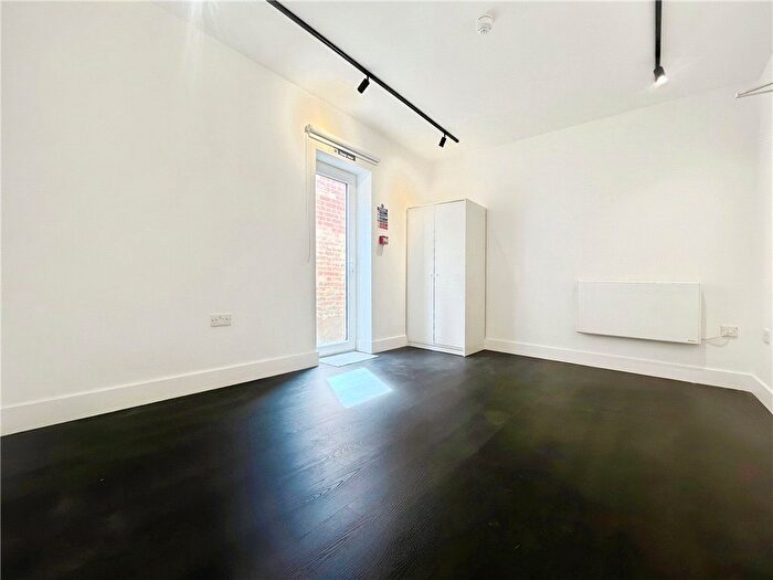 1 Bedroom Flat To Rent In Percy Road, Twickenham, TW2