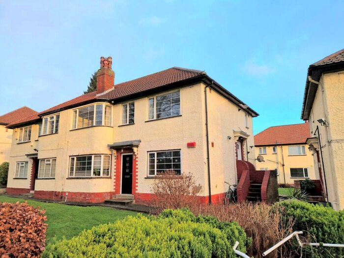 2 Bedroom Flat To Rent In Sandringham Way, Leeds, West Yorkshire, Uk, LS17