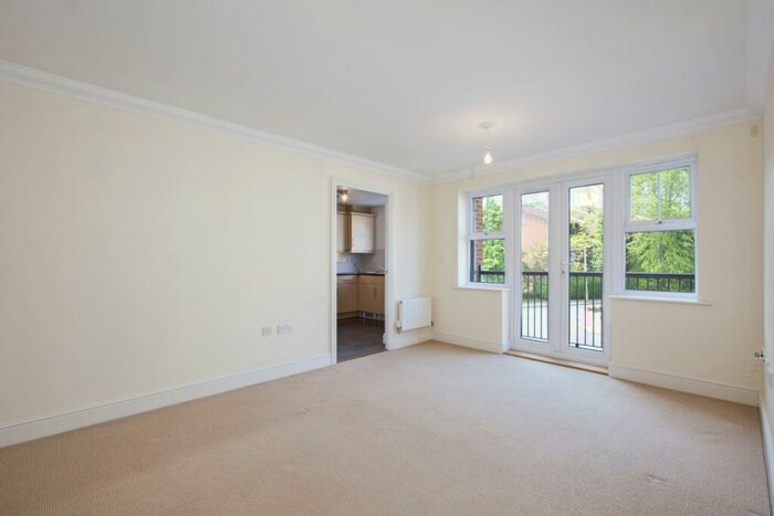2 Bedroom Apartment To Rent In Fairford Road Maidenhead, SL6