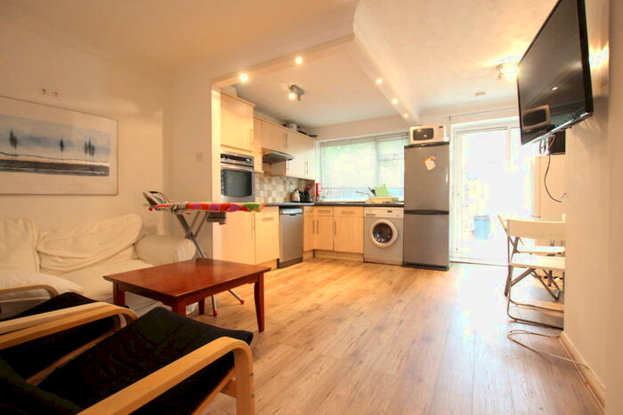 1 Bedroom Property To Rent In Codling Close, London, Greater London, E1W