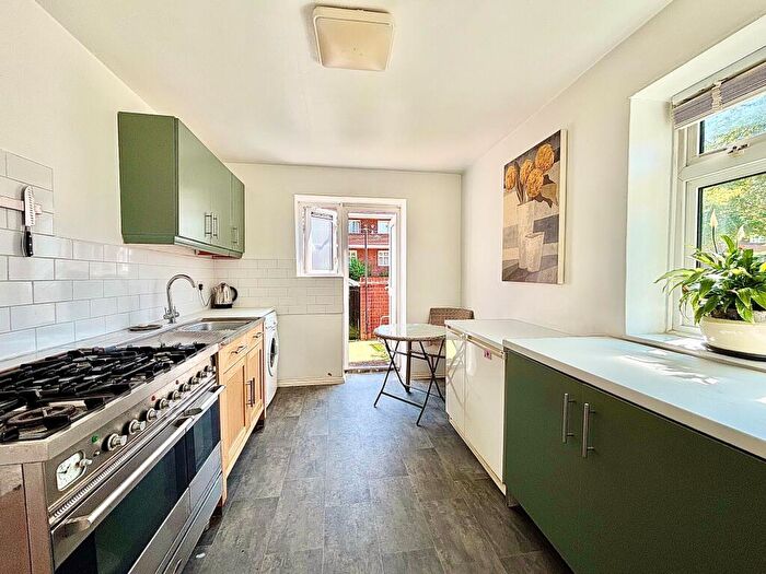 1 Bedroom Flat To Rent In Rivenhall Gardens, South Woodford, E18